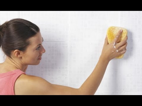 Descubre los trucos para dejar como nuevas las losas del baño. ¡Aprende cómo limpiarlas!