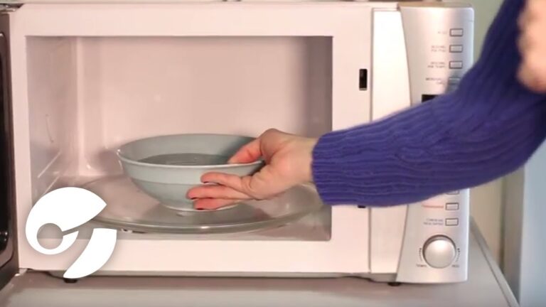 Trucos caseros para limpiar el horno microondas